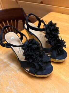 Black Puffy H&M Espadrilles Size 6
